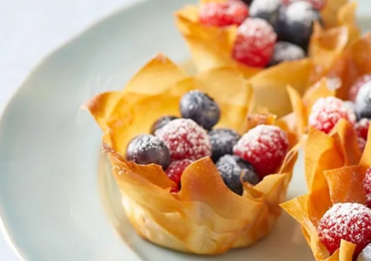 Filo Pastry Baskets with Cream and Fruit