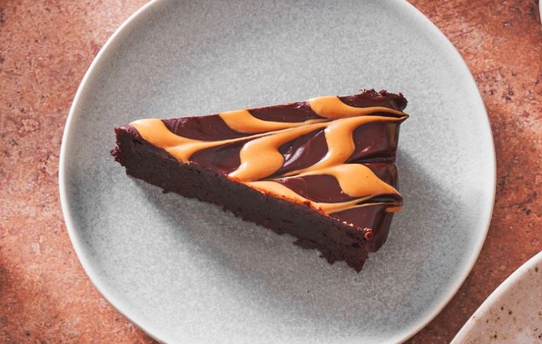 Flourless Peanut Butter Chocolate Cake