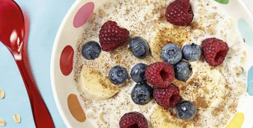 Fruity Honey-Cinnamon Oatmeal