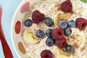 Fruity Honey-Cinnamon Oatmeal