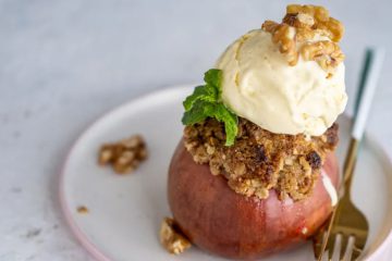 Grilled Apples with Crumble and Ice Cream