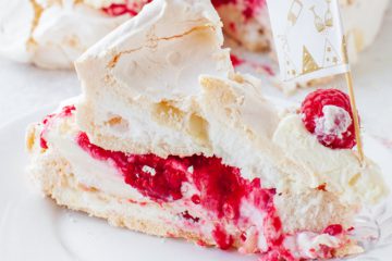 Meringue Cake with Raspberries