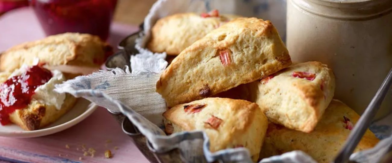 Mini Rhubarb and White Chocolate Cakes