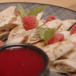 Minitortilla Cinnamon Rolls with 2 Sweet Sauces