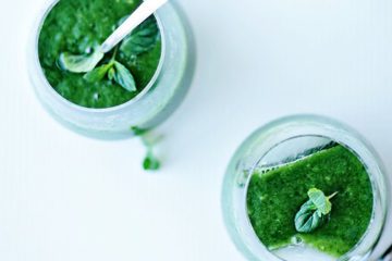 Minty Spinach and Mango Smoothie