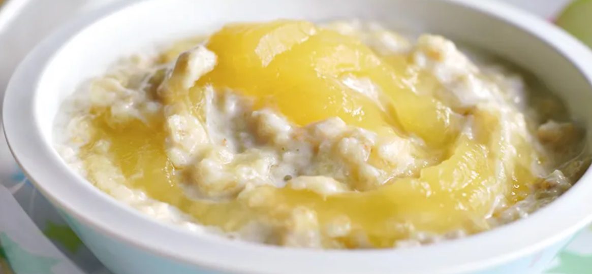Oatmeal with Apple Sauce