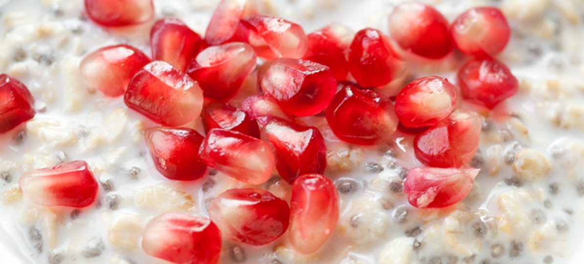 Oatmeal with Chia Seeds and Pomegranate