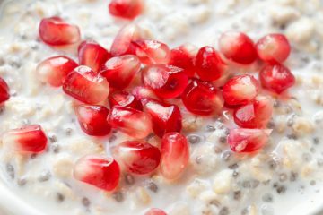 Oatmeal with Chia Seeds and Pomegranate