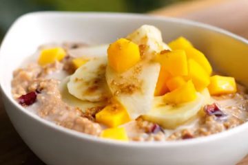 Oatmeal with Cranberries and Fresh Fruit