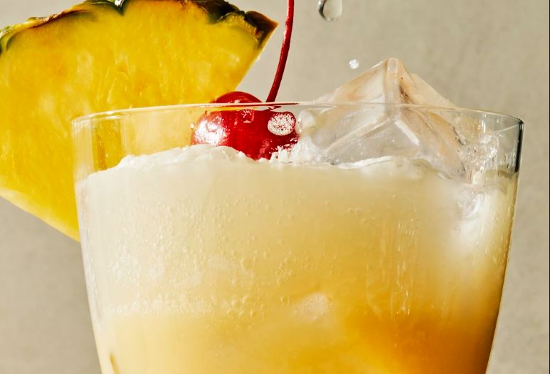 Piña Colada Spritz