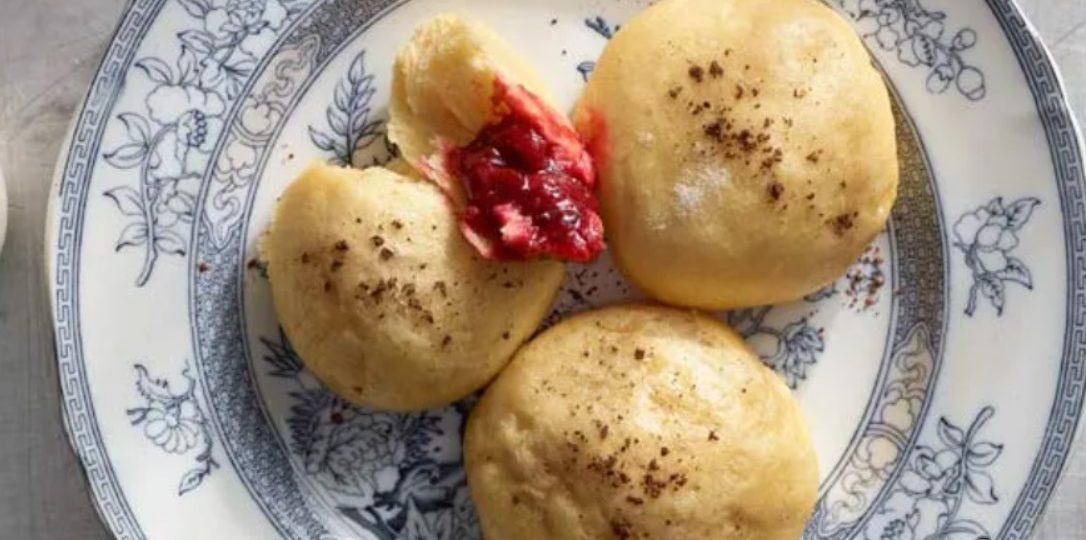 Steamed Yeast Dumplings with Plum Sauce