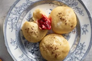 Steamed Yeast Dumplings with Plum Sauce