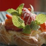 Szneki with Glaze, Curd Cheese, and Strawberries