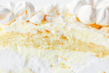 Traditional Lemon Cake with Meringues