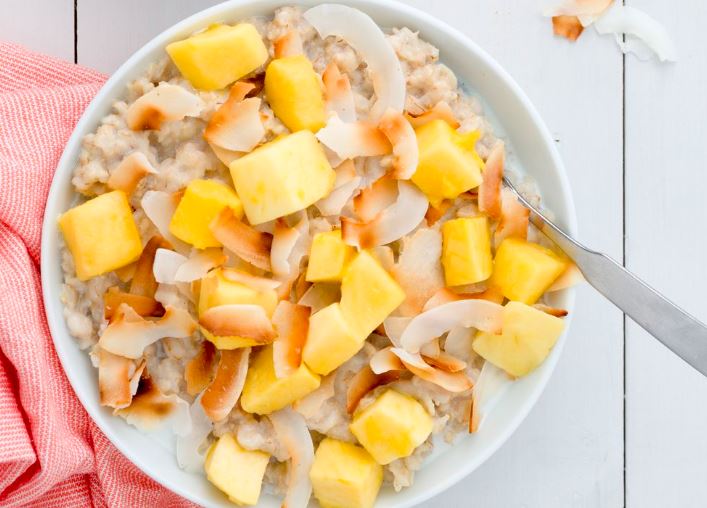 Tropical Oatmeal with Coconut and Mango