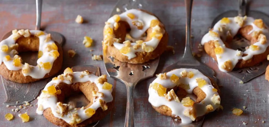 Wreaths with Nuts and Glaze