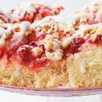 Yeast cake with strawberries