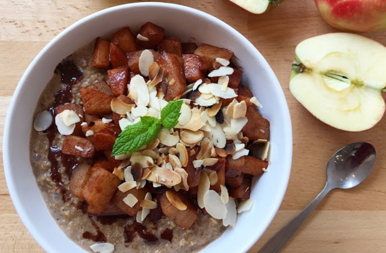 Oatmeal with stewed apple