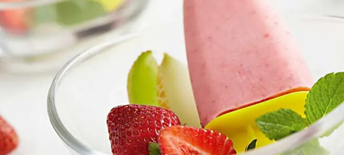 Strawberry yogurt popsicles